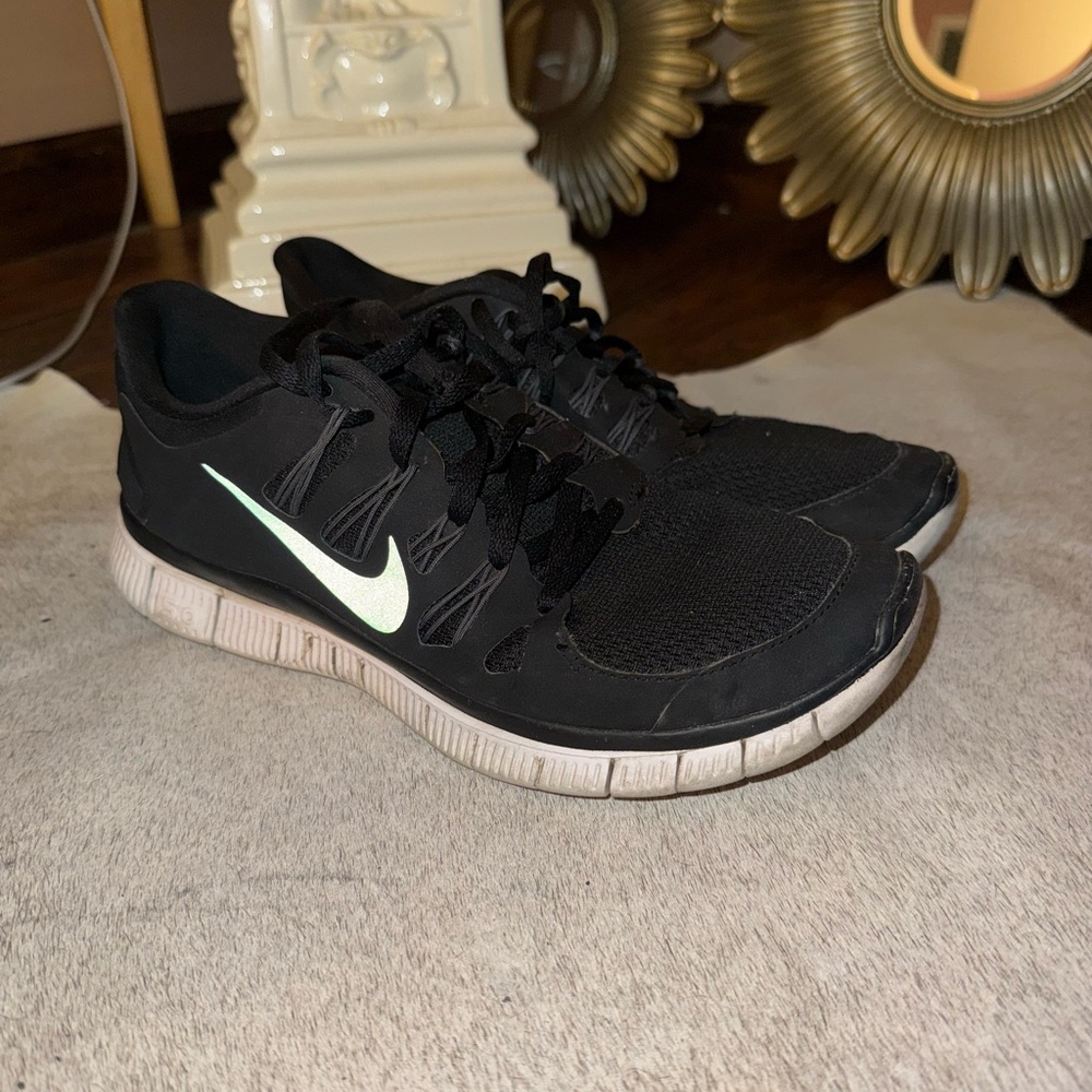 Woman’s Black Nike Sneakers Size 8.5